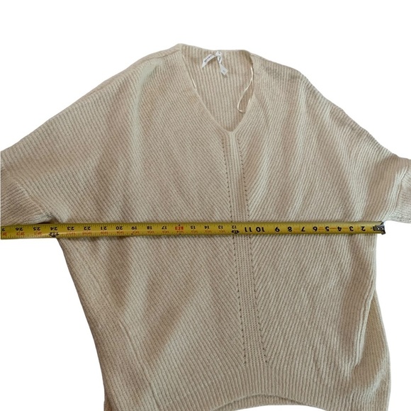 Dreamers by Debut Cream Sweater size S/M - Picture 8 of 14